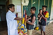 Papua-Neuguinea, Provinz East Sepik, Sepik River Region, Koubaili Dispensary, Impfkampagne gegen Poliomyelitis in der Sepik River Region während der Ausrottungskampagne 2019