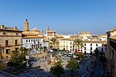 Spanien, Andalusien, Costa del Sol, Provinz Malaga, Antequera, weißes Dorf, Plaza Coso Viejo, Stadtmuseum (Museo de la Ciudad) mit Colegiata San Sabastian