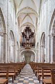 Frankreich, Loiret, Loire-Tal, das von der UNESCO zum Weltkulturerbe erklärt wurde, Benediktinerabtei Saint-Benoît oder Abtei Fleury, die Orgel des Kirchenschiffs