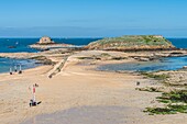 France, Ille et Vilaine, Cote d'Emeraude (Emerald Coast), Saint Malo, Fort designed by Vauban on the rocky island Petit-Bé on the left and Grand-Bé on the right, at low tide