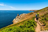 Frankreich, Finistère (29), Cornouaille, Plogoff, Pointe du Raz, felsige Landzunge, die den am weitesten fortgeschrittenen Teil westlich von Kap Sizun bildet, gegenüber dem Iroise-Meer