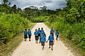 Papua New Guinea, Southern Highlands Province, Lake Kutubu, kids getting back to school