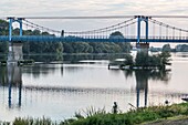 Frankreich, Loiret, Loiretal, von der UNESCO zum Weltkulturerbe erklärt, Châteauneuf-sur-Loire, die Brücke über die Loire