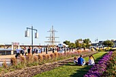 Frankreich,Gironde,Bordeaux,von der UNESCO zum Weltkulturerbe erklärtes Gebiet,Quai du Maréchal Lyautey,die Garonne und die Steinerne Brücke