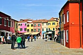 Italien,Venetien,Venedig,von der UNESCO zum Weltkulturerbe erklärt,Lagune von Venedig,Burano,bunte Häuser im Dorf der Insel Burano