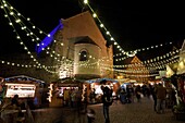 Frankreich,Haut Rhin,Eguisheim,mit dem Label Les Plus Beaux Villages de France (Die schönsten Dörfer Frankreichs),Weihnachtsmarkt