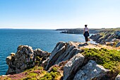 Frankreich,Finistère (29),Cornouaille,Cléden-Cap-Sizun,Pointe du Van,Diese felsige Landzunge westlich von Cap Sizun schließt den Norden der Baie des Trépassés ab,deren Süden durch die Pointe du Raz abgeschlossen wird