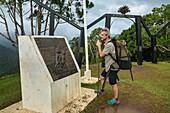 Papua-Neuguinea,Region Golf von Papua,National Capital District,Port Moresby City,Owen Corner,Kokoda Trail,Wanderer beim Aufbruch