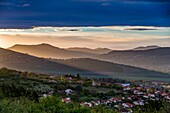 Frankreich,Puy-de-Dome,Allier-Tal von Saint-saturnin aus gesehen,Parc Naturel Regional des Volcans d'Auvergne (Regionaler Naturpark der Volcans d'Auvergne)