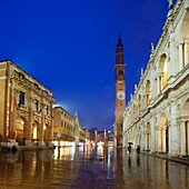 Italien,Venetien,Vicenza,Piazza Signori,Loggia del Capitaniato,Uhrenturm und Basilica Palladiana,von der UNESCO zum Weltkulturerbe erklärt