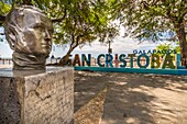 Ecuador,Galapagos-Archipel,von der UNESCO zum Weltkulturerbe erklärt,Insel San Cristóbal,Puerto Baquerizo Moreno,Porträt des englischen Naturforschers Charles DARWIN auf dem Stadtplatz