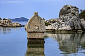 Türkei,Provinz Antalya,Kas,Kalekoy,lykisches Grabmal unter Wasser