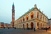 Italien,Venetien,Vicenza,Piazza Signori,Uhrenturm und Basilica Palladiana,von der UNESCO zum Weltkulturerbe erklärt