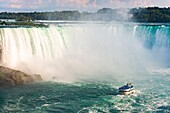 Kanada,Provinz Ontario,Niagara Falls,Horseshoe Falls,amerikanisches Ausflugsboot Maid of the Mist