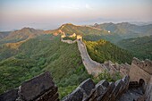 China,Provinz Hebei,die Chinesische Mauer zwischen Jinshanling und Simatai,erbaut 1570 während der Ming-Dynastie,von der UNESCO als Weltkulturerbe eingestuft