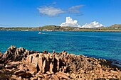 Vereinigtes Königreich,Schottland,Highland,Innere Hebriden,Isle of Iona mit Blick auf die Isle of Mull und die Abtei von Iona auf der Seeseite