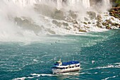 Kanada,Provinz Ontario,Niagarafälle,American Falls und Bridal Sailing,American Tour Boat Maid of the Mist