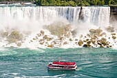 Kanada,Provinz Ontario,Niagarafälle,American Falls,Kanadisches Hornblower Tour Boot