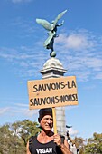 Canada, Province of Quebec, Montreal, the march for the climate, departure of the demonstration in front of the monument to Sir George-Étienne Cartier