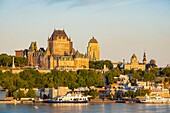 Kanada,Provinz Québec,Blick auf Québec City mit Schloss Frontenac und Saint Lawrence von Levis aus