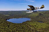 Canada, Province of Quebec, Mauricie Region, Hydravion Aventure, Saint-Maurice Wildlife Reserve north of Mauricie National Park, Piper Seaplane Flight