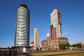 Niederlande,Südholland,Rotterdam,Blick auf die Nieuwe Maas und das Southbank-Viertel im Hintergrund Das 1993 eröffnete New York Hotel befindet sich im ehemaligen Gebäude der Holland America Line