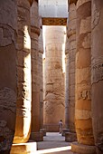 Ägypten,Oberägypten,Niltal,Karnak,hohe Säulen in der Hypostylhalle des Karnak-Tempels