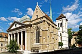 Schweiz,Genf,Kathedrale Saint-Pierre,erbaut im 13. Jahrhundert,neoklassizistische Fassade aus dem 18. Jahrhundert,die wichtigste protestantische Kirche der Stadt seit 1535