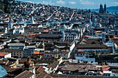 Ecuador,Quito,vom Hügel El Panecillo,Blick auf das koloniale Zentrum,von der UNESCO zum Weltkulturerbe erklärt