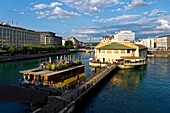 Schweiz,Genf,Inselhalle (Halles de l'ile) an der Rhone,Brasserie des Halles de l'île