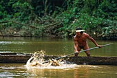 Ecuador, Orellana, Rio Cononaco, Family Fishing, the Huaorani are one of the last two tribes of hunter-gatherers living in the heart of the rainforest of Ecuador