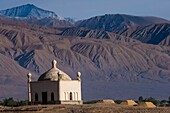 China,Xinjiang,Pamir-Hochland,Weiden und halbnomadische Tadschik-Gemeinschaften von Taxkorgan,Mausoleum