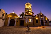 Kolumbien,Bolivar,Santa Cruz de Mompox,von der UNESCO zum Weltkulturerbe erklärt,Kirche Santa Barbara,aus dem 17.