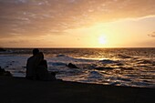 Spanien,Kanarische Inseln,Insel Teneriffa,Puerto de la Cruz,Sonnenuntergang auf dem Pier