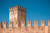 Italien,Venetien,Verona,von der UNESCO zum Weltkulturerbe erklärt,die Festung von Castelvecchio und die Scaliger-Brücke (Ponte Scaligero),eine mittelalterliche Festungsbrücke,die den Fluss Etsch überquert