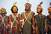 Niger, Sahara, Ingal, Dances of Fulani men to seduce women