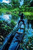 Ecuador,Tena,Lebenserfahrung mit den Waoranis des Rio Nushino,Tetapari-Lagune,Angeln eines elektrischen Aals,Electrophorus electricus