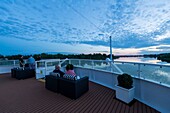 Kanada,Quebec,Montreal,Kreuzfahrt auf dem St. Lawrence River in der Abenddämmerung