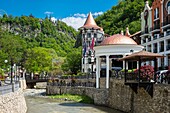 Georgien,Region Samtskhe-Javakheti,Ferienort Borjomi,Luxushotel Crowne Plaza Borjomi am Ufer des Flusses Borjomula