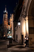 Polen,Woiwodschaft Kleinpolen,Krakau,Bezirk Stare Miasto,Weltkulturerbe,Altstadt,Marktplatz,Tuchhalle und Basilika Unserer Lieben Frau von Krakau (XIV)