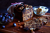Date and walnut fruit cake bread