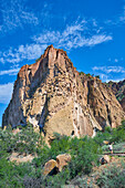 Nordamerika,Vereinigte Staaten,New Mexico,Bandelier National Monument. 33.000 Hektar zerklüftete,wunderschöne Canyon- und Mesa-Landschaft,einschließlich in Felsen gehauener Höhlenwohnungen