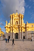 Piazza Duomo,Cattedrale Metropolitana della Nativita di Maria Santissima (Metropolitankathedrale der Geburt der seligen Jungfrau Maria),Ortigia,UNESCO-Weltkulturerbe,Syrakus,Sizilien,Italien,Mittelmeer,Europa