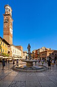 Piazza delle Erbe, Verona, UNESCO World Heritage Site, Veneto, Italy, Europe