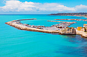 Hafen und Küstenlinie von Sciacca,Blick von oben,Sciacca,Bezirk Agrigento,Sizilien,Italien,Mittelmeer,Europa