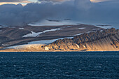 Sonnenaufgang über der Insel Coburg,Nunavut,Kanadische Arktis,Kanada,Nordamerika