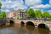 Bridges at intersection of Leliegracht and Keizersgracht canals, Amsterdam, The Netherlands, Europe