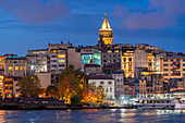 Galata-Turm in der Dämmerung,Bezirk Beyoglu,Provinz Istanbul,Türkei,Europa