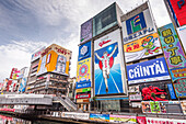 Glico-Schild von Dotonbori,pulsierendes Vergnügungsviertel am Fluss,Osaka,Honshu,Japan,Asien