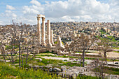 Der Herkules-Tempel in der Zitadelle von Amman (Jabal al-Qal'a),historische Stätte auf einem Hügel im Herzen von Amman,Jordanien,Naher Osten